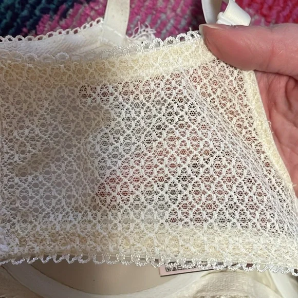 GENTLY WORN VICTORIA’S SECRET LACE BRA SZ 36DDD - Picture 4 of 9